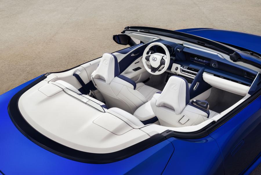Интерьер Lexus LC500 Convertible 2020 года  (NA) (фото 16 из 42)